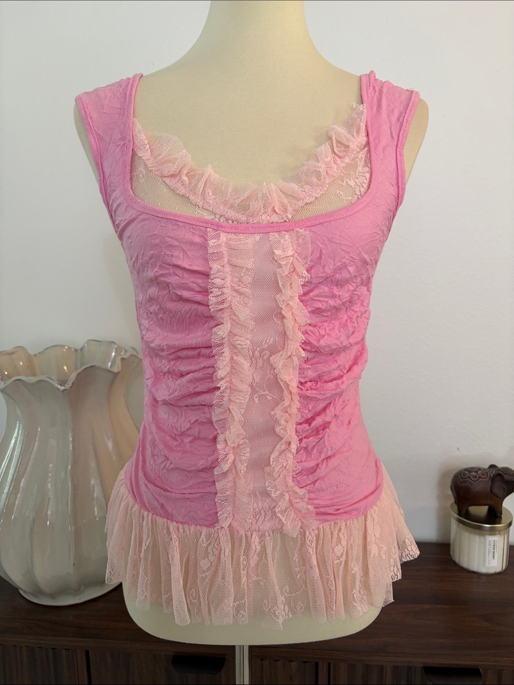 NWOT * TRUE LIGHT Pink Ruffle Lace Camisole Top - Picture 2 of 11